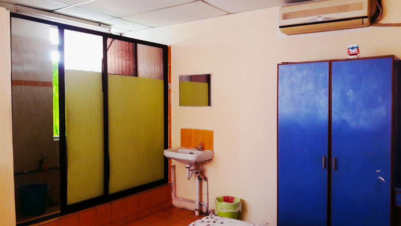 Hotel Makmur Куантан Екстериор снимка