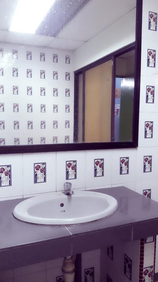 Hotel Makmur Куантан Екстериор снимка